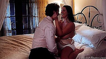 Esposa peituda rebola o rabo enquanto é fodida