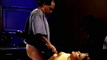 Винтажная блондинка сосет хуя на Стрипчате