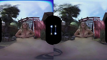 Cali en VR : pipe, levrette et cowgirl double pénétration