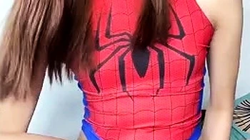 Adolescente japonesa Breanna monta dildo fantasiada