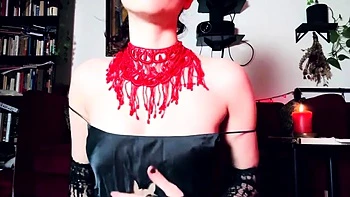 Adolescente brune EnchantrixV prend le contrôle en solo