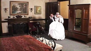 Блондинка с бритой киской в двойном проникновении и анально-ротовом трахе