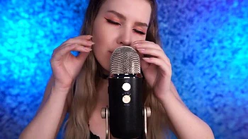 Amateur lamiendo su coño casero