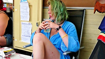 Camille S., la salope du festival en pleine baise