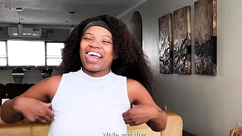 Modelo negra de 18 anos fodida dura na buceta