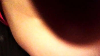 Brünette Milf wird hart von großem Schwanz gefickt