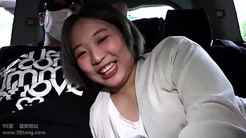 Любительница делает глубокий минет