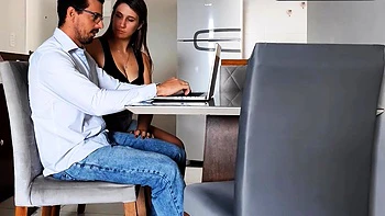 Chamei meu amigo nerd pra contabilidade e levei uma foda