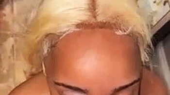 Эбони сосёт и трахается в жопу догги