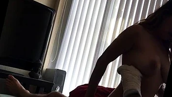 Amateur asiática monta a pelo estilo vaquera