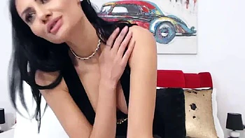 Camgirl morena pelada pronta para o show
