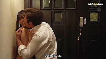 Mujer casada asiática folla al jefe de tienda con gran polla