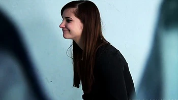 Morena se masturba com meias e uniforme