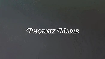 Американская MILF жёстко трахнута за кадром