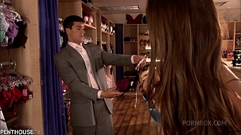 Pornstar morena de peitões no Booby Hatch episódio 2