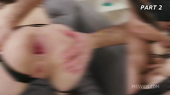 Emily Pink vs Stacy Bloom: fisting anal mojado, DAP y aperturas