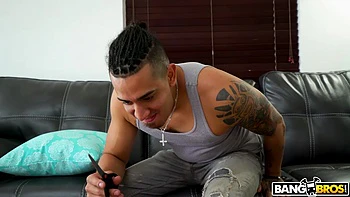 Valentinas riesiger Arsch macht dich verrückt