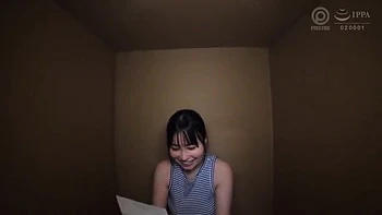 Belle cosplay aux gros seins offre une paizuri rapprochée