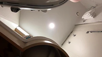 Пышногрудая блондинка-подросток меняется на скрытую камеру