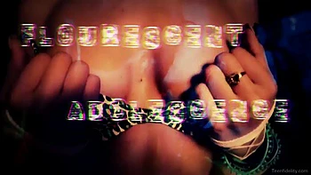 Chica joven se folla y chupa en misionero doggy