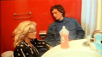 Blonde poilue dans porno fétichiste rétro