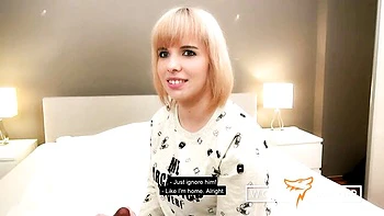 Conny spielt mit großem Dildo, schluckt und leckt Arsch