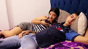 Geile Kleine Ivy bläst und reitet Doggystyle