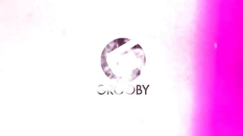 Tgirl espanhola sexy se masturba sozinha com peitos grandes