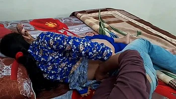 Desi-Indianerin wird hart im Schlafzimmer gefickt