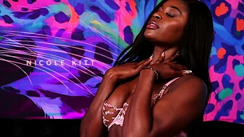 Ebony Nicole Kitt bekommt BWC Doggy und lapdance grinding im POV