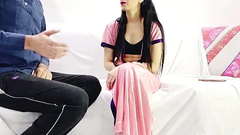 Servo Ramu fode a madame de quatro e goza na buceta apertada