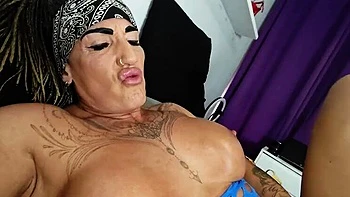 Latina amadora infla a buceta gigante, homem musculoso fode forte