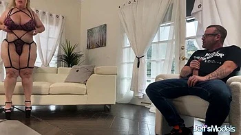 Diosa BBG Bunny De La Cruz recibe polla dura y follada hardcore