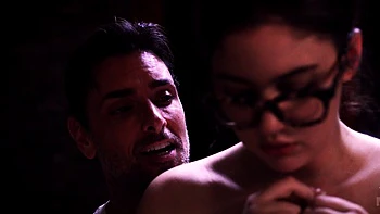 Ellie Gostosa chupa y traga polla grande