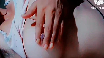 Heiße Inderin wichst beim Denken an ihren Freund