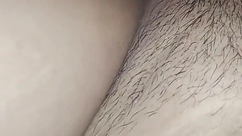 A namorada indiana peluda do meu amigo chupa meu pau