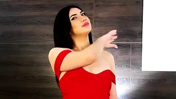 Brune Chelsea se masturbe en solo