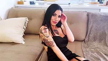 Priscilla milf réclame deux gros tuyaux !