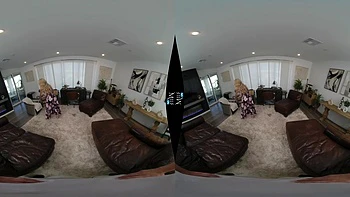 Milf pornstar con polla en los pantalones