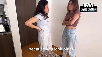 Vizinha loira de peitos pequenos lambida até gozar