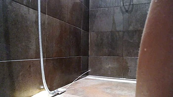 Loira se masturba com brinquedos e quer mais