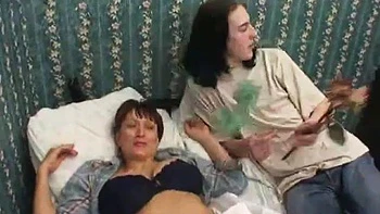 Madura rusa con tetas grandes chupando y follada perrito