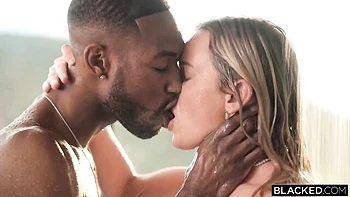 Sündige Charlie Forde bläst einen dicken Schwanz