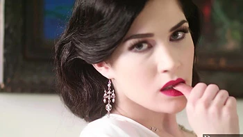 Manuel Ferrara fode a morena Evelyn Claire com seu enorme pau