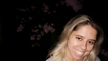 Чернокожие красотки и их парни в диком групповом трахе на улице