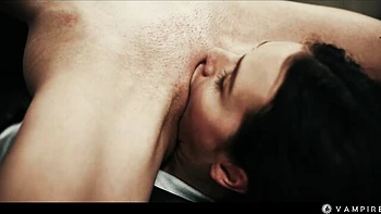 Tiffany Tatum domina e controla mentalmente sua escrava