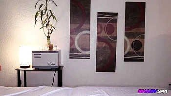 Массаж в тёмном спа с Кэйси Кеннеди и счастливым концом