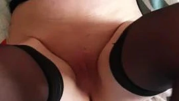 MILF baisée fort dans sa chatte rasée en POV amateur