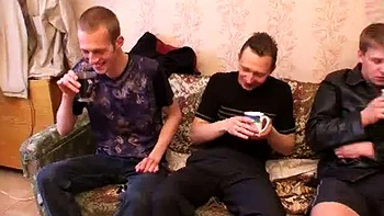 Любительница MILF с большими сиськами и задницей трахает глубоко