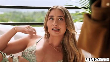 Лили Филлипс сосет и ебет огромный член строителя